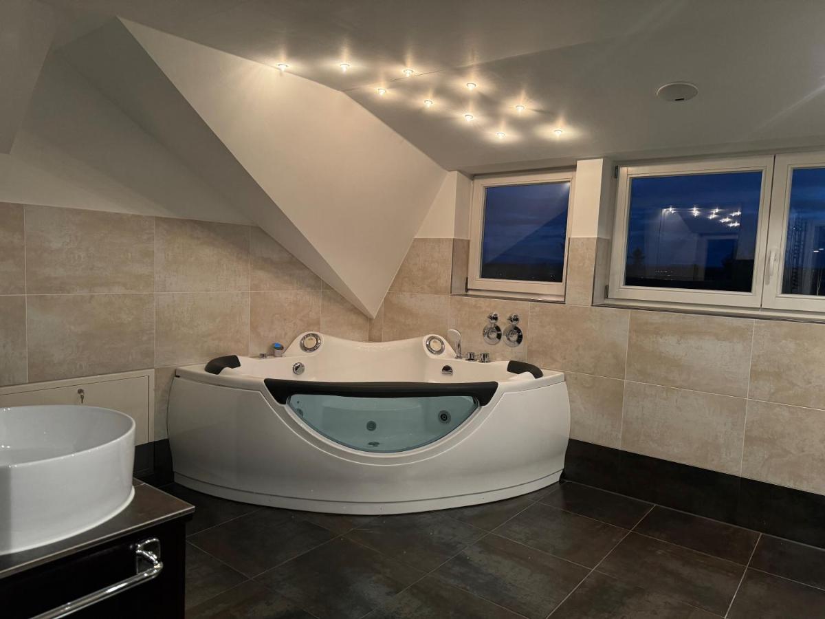 205 Qm "Traumtor" Mit Sauna, Whirlpool, Kamin Und 3 Terrassen Mit Blick In Die Boehmisch Saechsische Schweiz Dresden Bagian luar foto