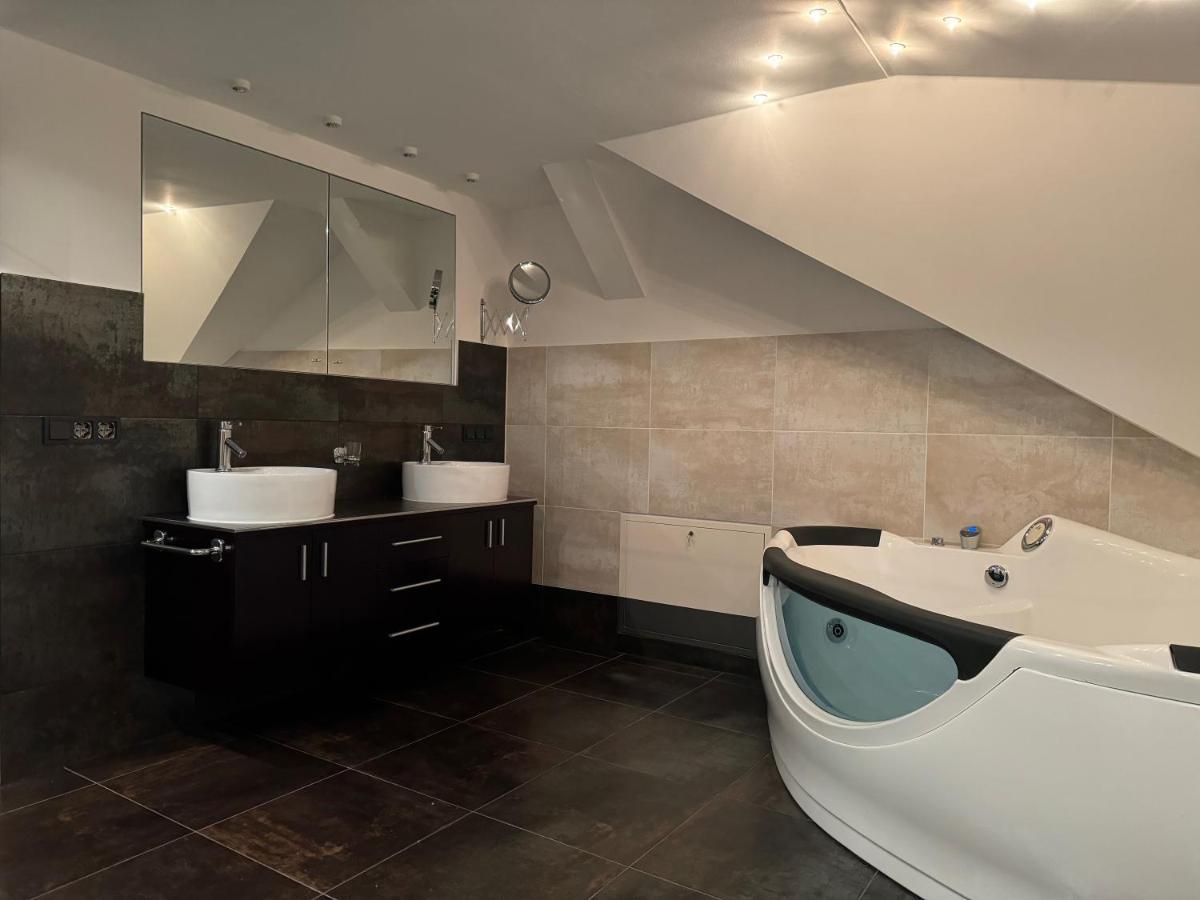 205 Qm "Traumtor" Mit Sauna, Whirlpool, Kamin Und 3 Terrassen Mit Blick In Die Boehmisch Saechsische Schweiz Dresden Bagian luar foto